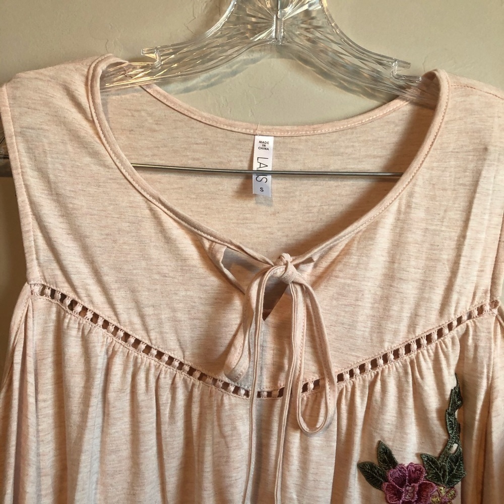 Lapis Peach Cold Shoulder Floral Embroidered Top - Picture 4 of 8